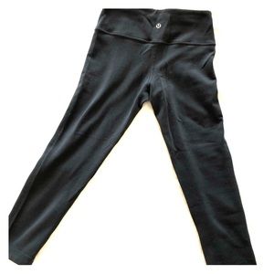 Lululemon reversible wunder under crops  SZ 2.